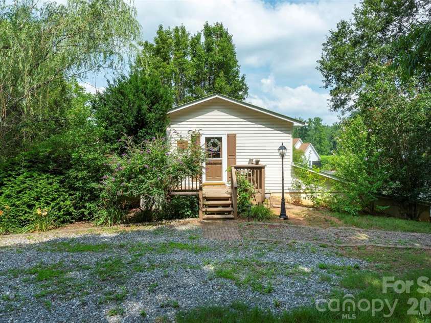 223 Davidson Road, Swannanoa, NC 28778.  MLS# CAR4398896, YatesRealty ID 36405. 