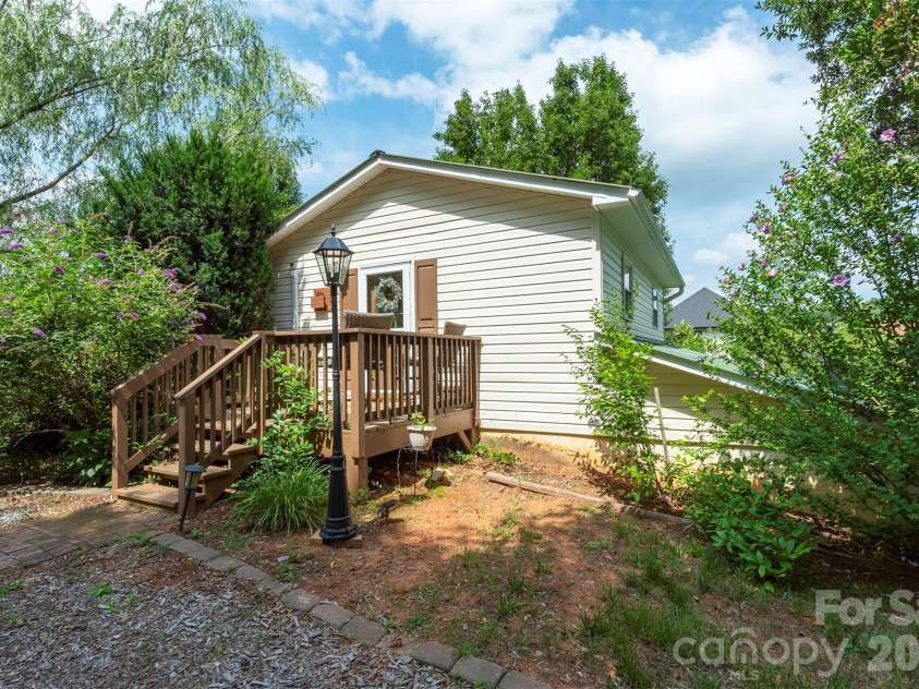223 Davidson Road, Swannanoa, NC 28778.  MLS# CAR4398896, YatesRealty ID 36405. 