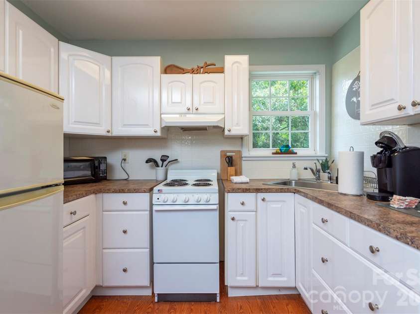 223 Davidson Road, Swannanoa, NC 28778.  MLS# CAR4398896, YatesRealty ID 36405. 