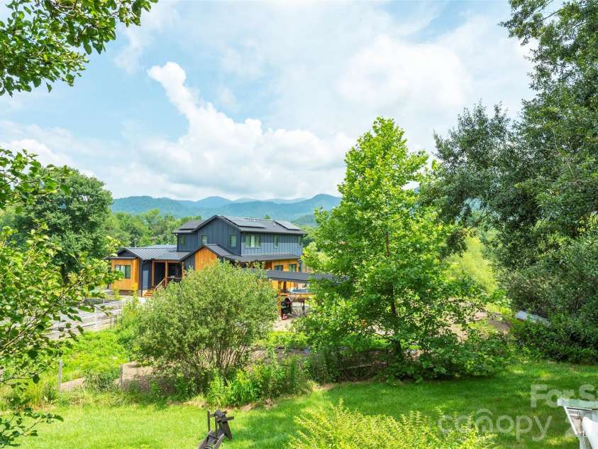 223 Davidson Road, Swannanoa, NC 28778.  MLS# CAR4398896, YatesRealty ID 36405. 