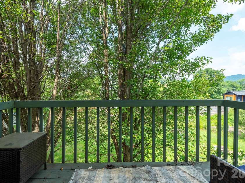223 Davidson Road, Swannanoa, NC 28778.  MLS# CAR4398896, YatesRealty ID 36405. 