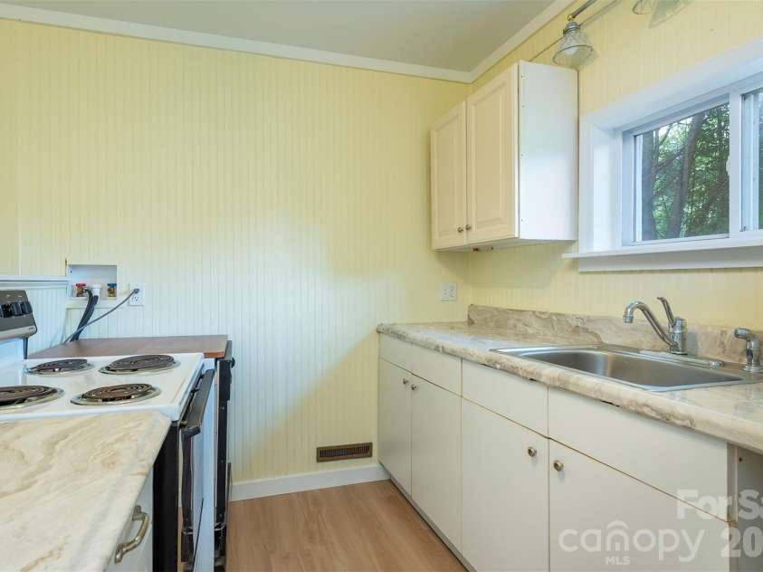 223 Davidson Road, Swannanoa, NC 28778.  MLS# CAR4398896, YatesRealty ID 36405. 