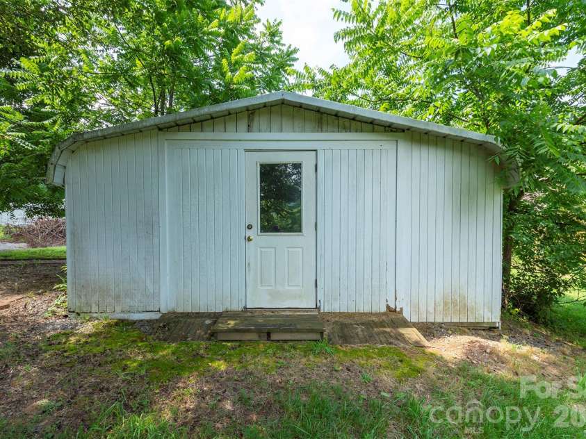 223 Davidson Road, Swannanoa, NC 28778.  MLS# CAR4398896, YatesRealty ID 36405. 