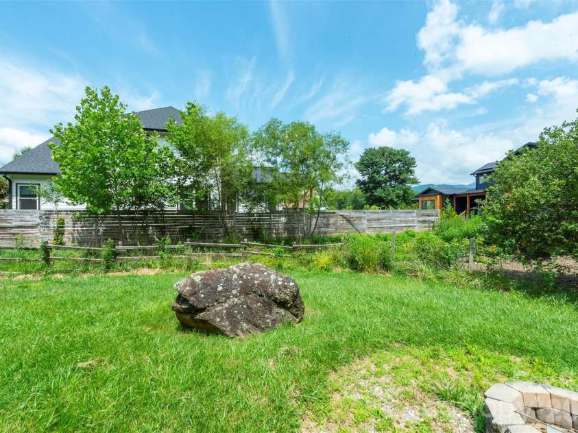 223 Davidson Road, Swannanoa, NC 28778.  MLS# CAR4398896, YatesRealty ID 36405. 