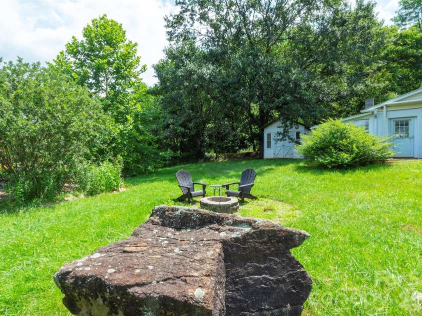223 Davidson Road, Swannanoa, NC 28778.  MLS# CAR4398896, YatesRealty ID 36405. 
