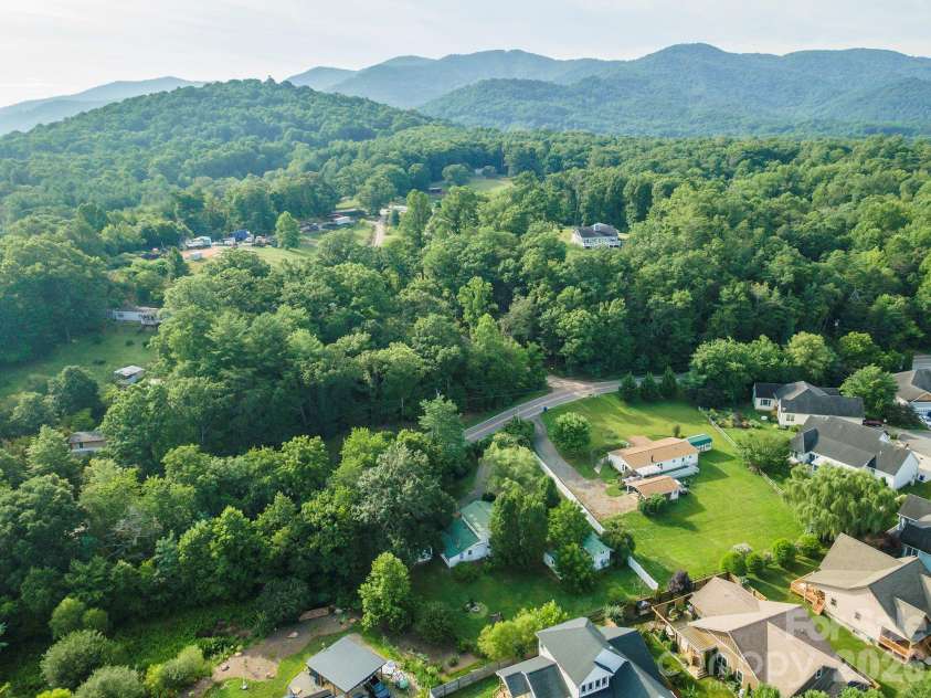 223 Davidson Road, Swannanoa, NC 28778.  MLS# CAR4398896, YatesRealty ID 36405. 