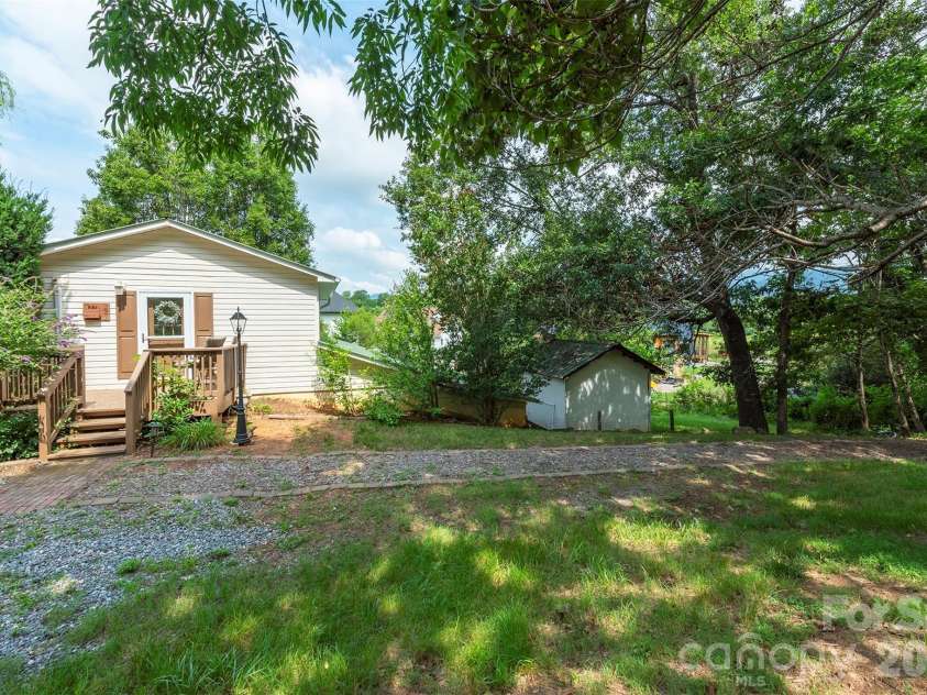 223 Davidson Road, Swannanoa, NC 28778.  MLS# CAR4400433, YatesRealty ID 36405. 