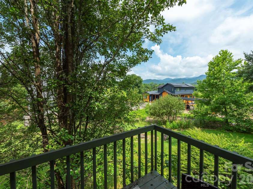 223 Davidson Road, Swannanoa, NC 28778.  MLS# CAR4400433, YatesRealty ID 36405. 