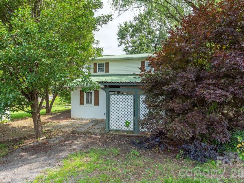 223 Davidson Road, Swannanoa, NC 28778.  MLS# CAR4400433, YatesRealty ID 36405. 