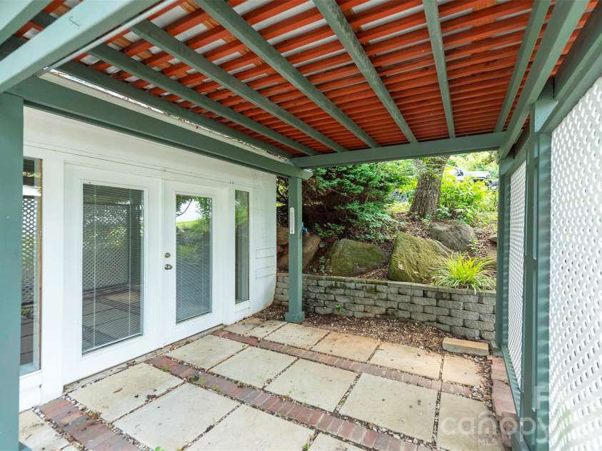 223 Davidson Road, Swannanoa, NC 28778.  MLS# CAR4400433, YatesRealty ID 36405. 