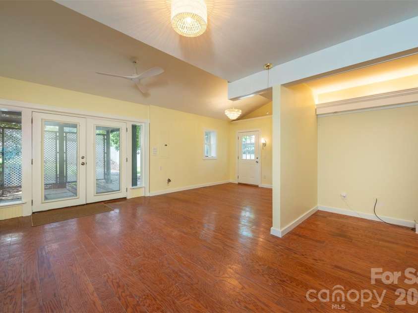 223 Davidson Road, Swannanoa, NC 28778.  MLS# CAR4400433, YatesRealty ID 36405. 