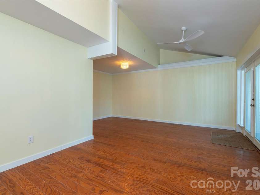 223 Davidson Road, Swannanoa, NC 28778.  MLS# CAR4400433, YatesRealty ID 36405. 