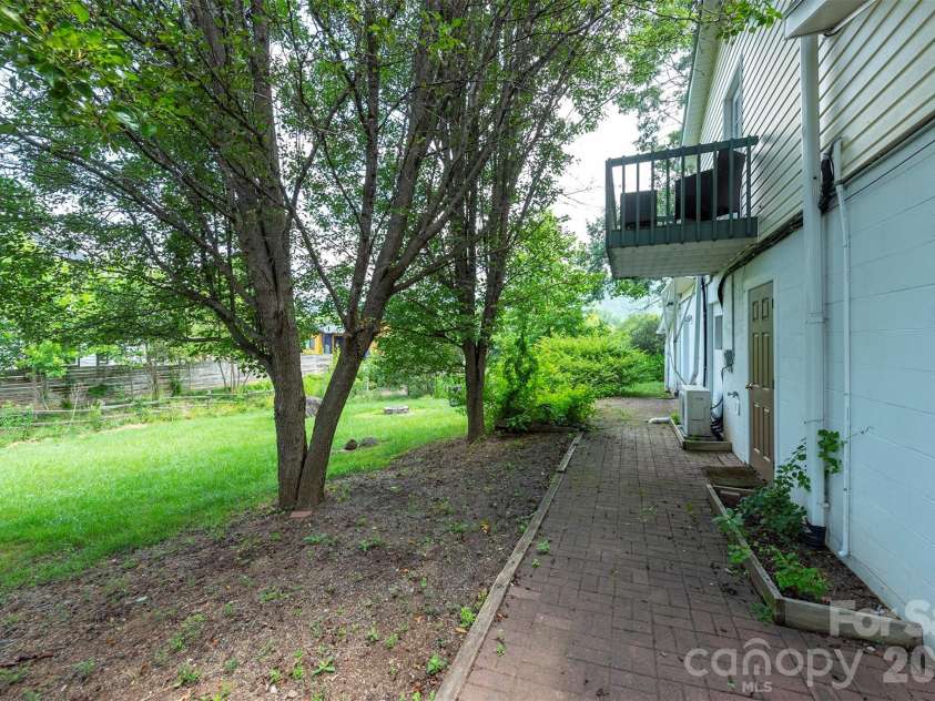 223 Davidson Road, Swannanoa, NC 28778.  MLS# CAR4400433, YatesRealty ID 36405. 