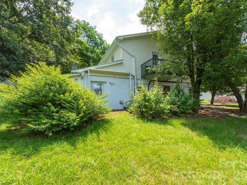 223 Davidson Road, Swannanoa, NC 28778.  MLS# CAR4400433, YatesRealty ID 36405. 