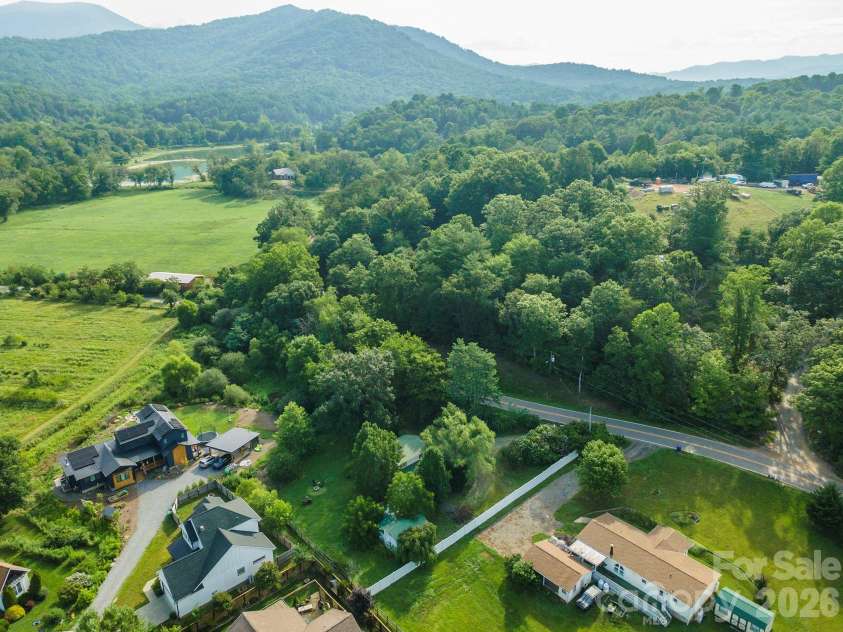 223 Davidson Road, Swannanoa, NC 28778.  MLS# CAR4400433, YatesRealty ID 36405. 