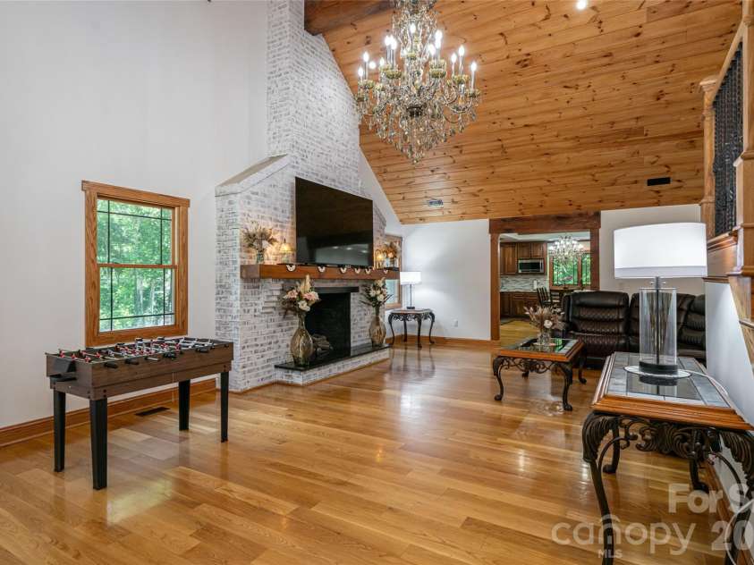 86 Holiday Drive, Hendersonville, NC 28739.  MLS# CAR4396947, YatesRealty ID 36406. 