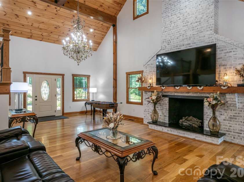 86 Holiday Drive, Hendersonville, NC 28739.  MLS# CAR4396947, YatesRealty ID 36406. 