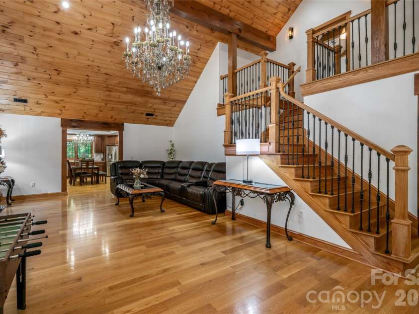 86 Holiday Drive, Hendersonville, NC 28739.  MLS# CAR4396947, YatesRealty ID 36406. 