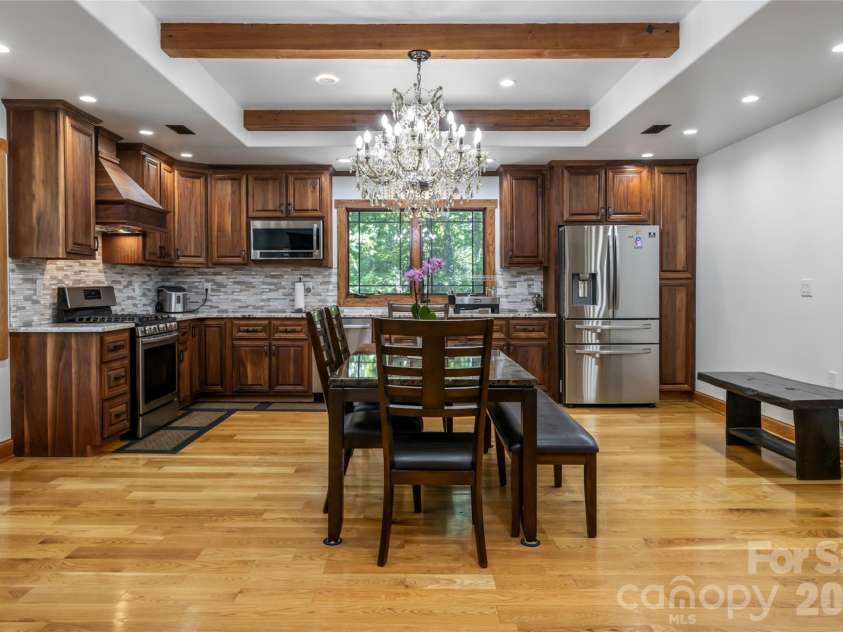 86 Holiday Drive, Hendersonville, NC 28739.  MLS# CAR4396947, YatesRealty ID 36406. 