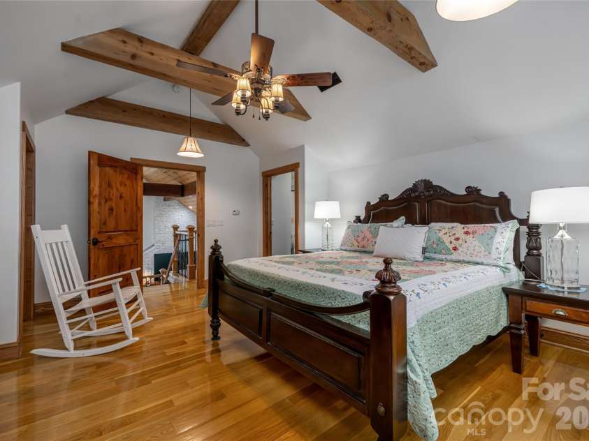 86 Holiday Drive, Hendersonville, NC 28739.  MLS# CAR4396947, YatesRealty ID 36406. 