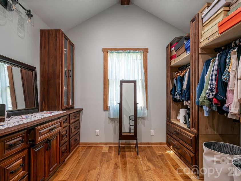86 Holiday Drive, Hendersonville, NC 28739.  MLS# CAR4396947, YatesRealty ID 36406. 