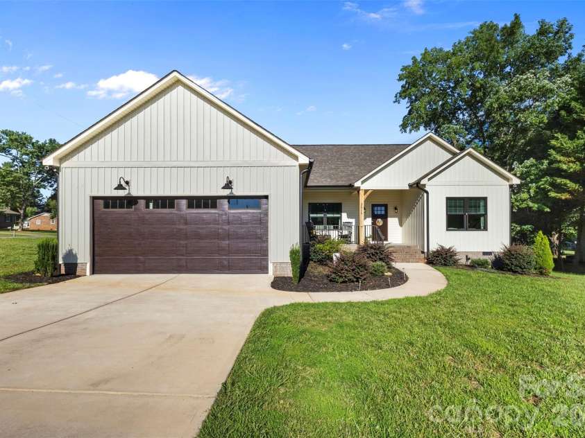 2616 Teague Street, Lincolnton, NC 28092.  MLS# CAR4393912, YatesRealty ID 36407. 