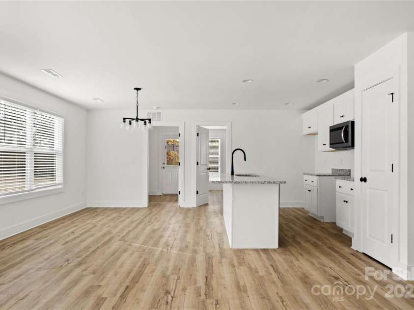 2022 4th Street, Hickory, NC 28602.  MLS# CAR4303474, YatesRealty ID 36408. 