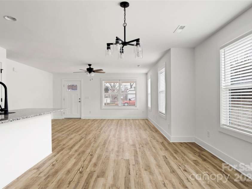 2022 4th Street, Hickory, NC 28602.  MLS# CAR4303474, YatesRealty ID 36408. 