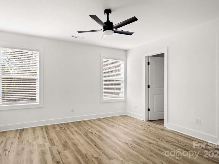 2022 4th Street, Hickory, NC 28602.  MLS# CAR4303474, YatesRealty ID 36408. 