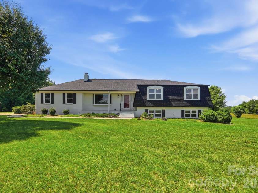 130 Watts Farm Lane, Mooresville, NC 28115.  MLS# CAR4392716, YatesRealty ID 36409. 