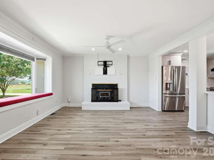 130 Watts Farm Lane, Mooresville, NC 28115.  MLS# CAR4392716, YatesRealty ID 36409. 
