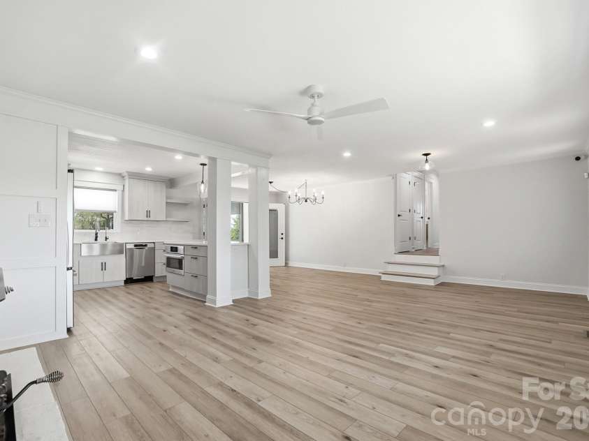 130 Watts Farm Lane, Mooresville, NC 28115.  MLS# CAR4392716, YatesRealty ID 36409. 