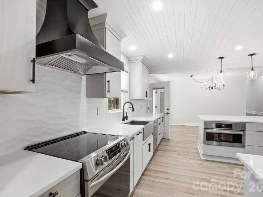 130 Watts Farm Lane, Mooresville, NC 28115.  MLS# CAR4392716, YatesRealty ID 36409. 