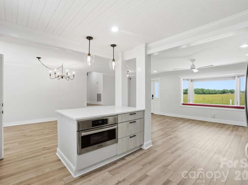 130 Watts Farm Lane, Mooresville, NC 28115.  MLS# CAR4392716, YatesRealty ID 36409. 