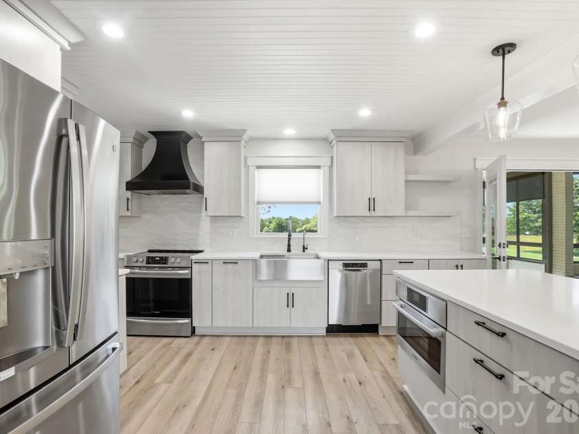 130 Watts Farm Lane, Mooresville, NC 28115.  MLS# CAR4392716, YatesRealty ID 36409. 