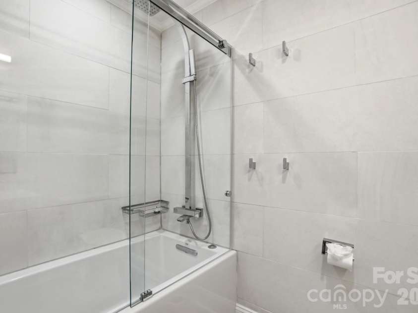 130 Watts Farm Lane, Mooresville, NC 28115.  MLS# CAR4392716, YatesRealty ID 36409. 
