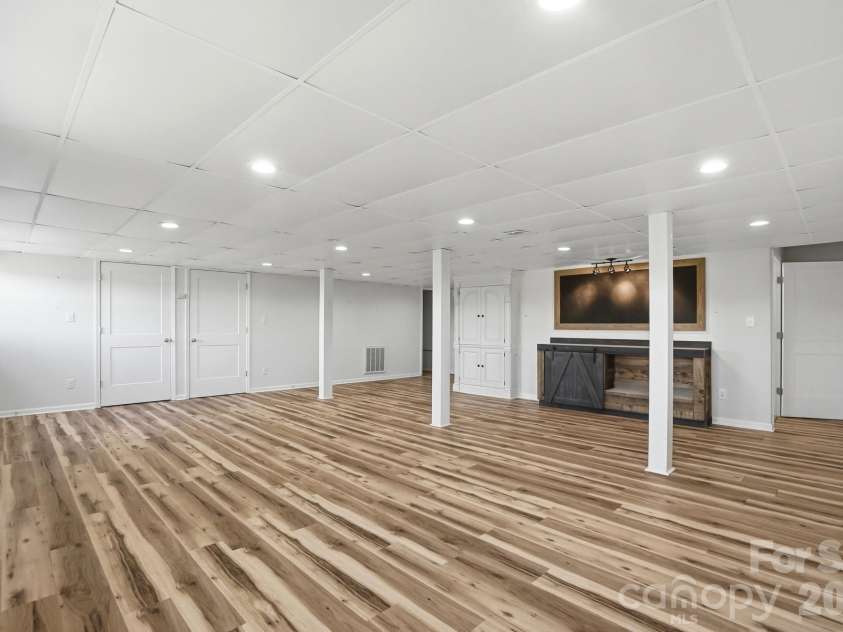 130 Watts Farm Lane, Mooresville, NC 28115.  MLS# CAR4392716, YatesRealty ID 36409. 