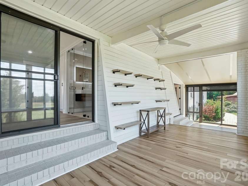 130 Watts Farm Lane, Mooresville, NC 28115.  MLS# CAR4392716, YatesRealty ID 36409. 