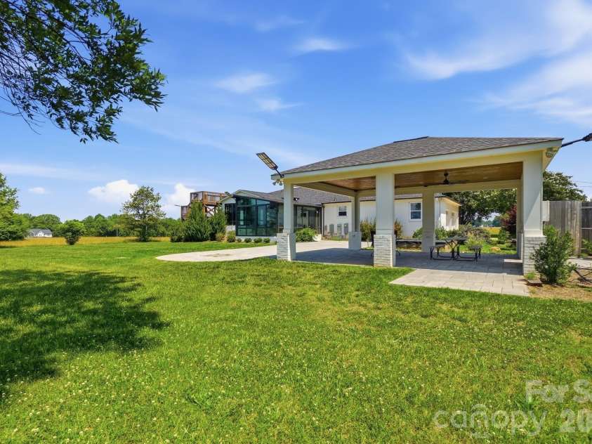 130 Watts Farm Lane, Mooresville, NC 28115.  MLS# CAR4392716, YatesRealty ID 36409. 