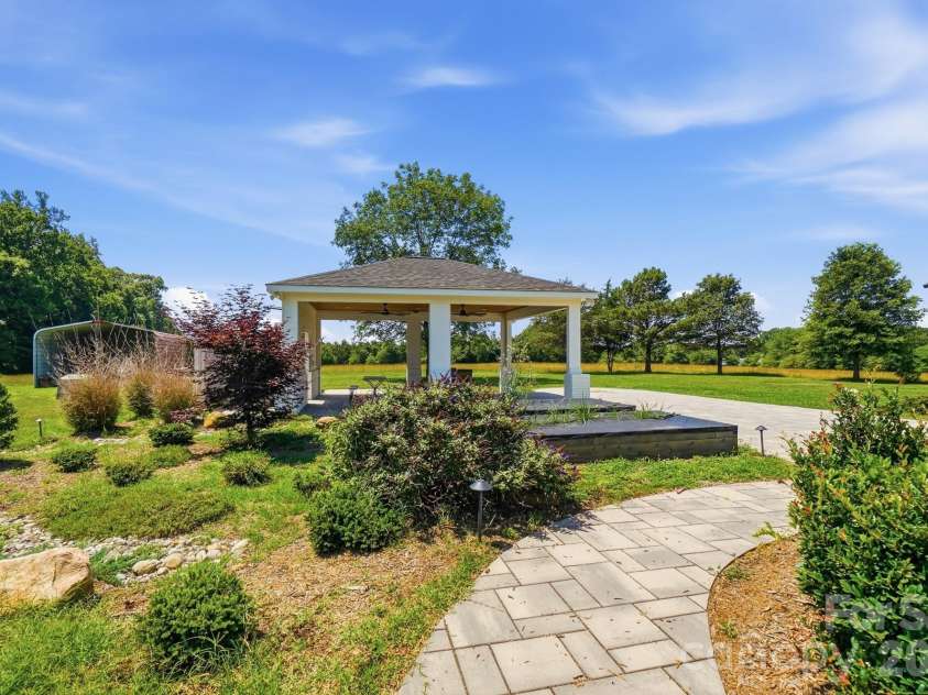 130 Watts Farm Lane, Mooresville, NC 28115.  MLS# CAR4392716, YatesRealty ID 36409. 