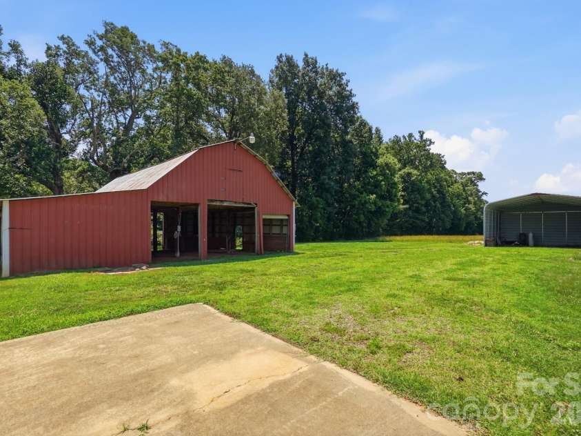 130 Watts Farm Lane, Mooresville, NC 28115.  MLS# CAR4392716, YatesRealty ID 36409. 