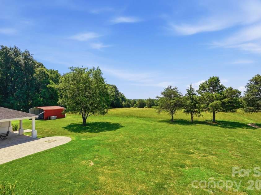 130 Watts Farm Lane, Mooresville, NC 28115.  MLS# CAR4392716, YatesRealty ID 36409. 