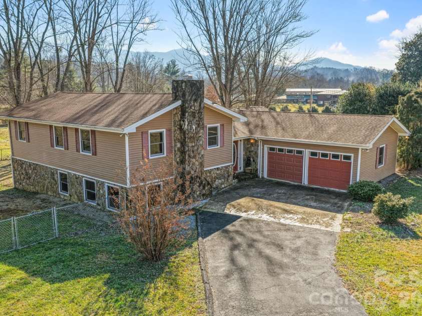 1644 West Deep Creek Road, Bryson City, NC 28713.  MLS# CAR4047288, YatesRealty ID 3641. 