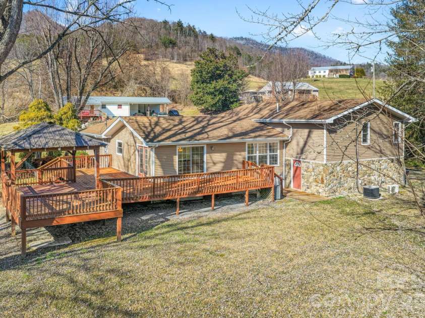 1644 West Deep Creek Road, Bryson City, NC 28713.  MLS# CAR4047288, YatesRealty ID 3641. 