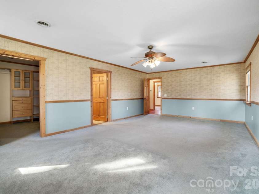 1644 West Deep Creek Road, Bryson City, NC 28713.  MLS# CAR4047288, YatesRealty ID 3641. 