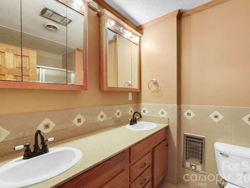 1644 West Deep Creek Road, Bryson City, NC 28713.  MLS# CAR4047288, YatesRealty ID 3641. 