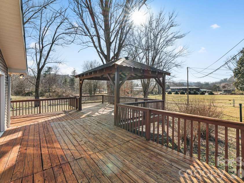 1644 West Deep Creek Road, Bryson City, NC 28713.  MLS# CAR4047288, YatesRealty ID 3641. 