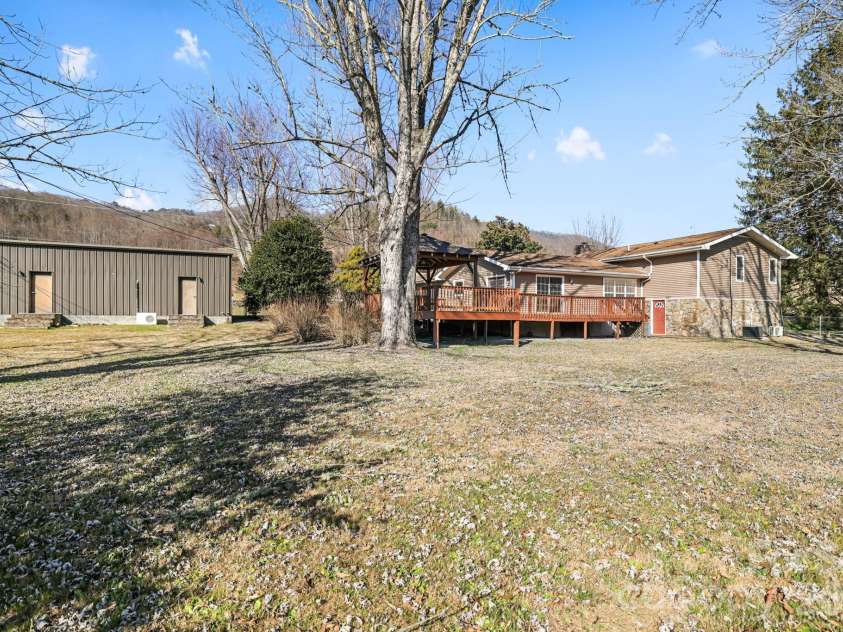 1644 West Deep Creek Road, Bryson City, NC 28713.  MLS# CAR4047288, YatesRealty ID 3641. 