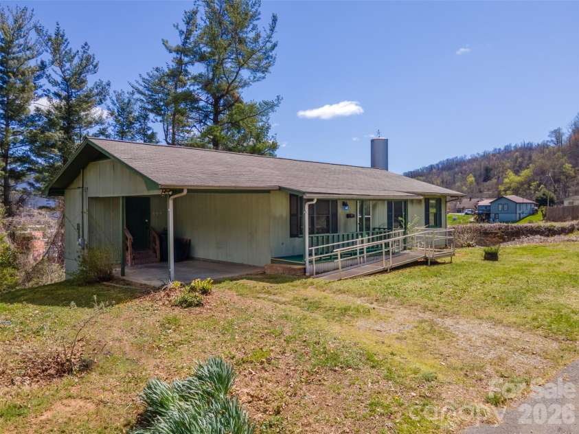 21 Queen Street, Sylva, NC 28779.  MLS# CAR4342252, YatesRealty ID 3641. 