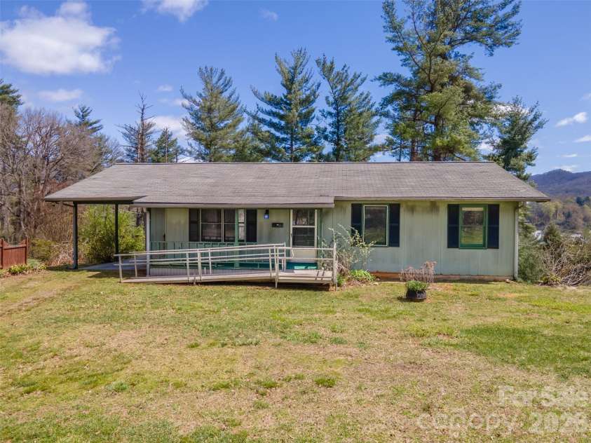 21 Queen Street, Sylva, NC 28779.  MLS# CAR4342252, YatesRealty ID 3641. 